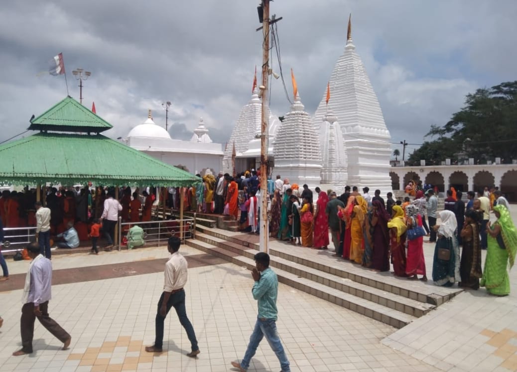 अमरकंटक में गुरु पूजन और नर्मदा दर्शन हेतु भक्तों की उमड़ी भारी भीड़…,श्रद्धा, भक्ति और उल्लास के साथ शिष्यों और भक्तों द्वारा प्रातः काल से शुरु किया गया गुरु पूजन…